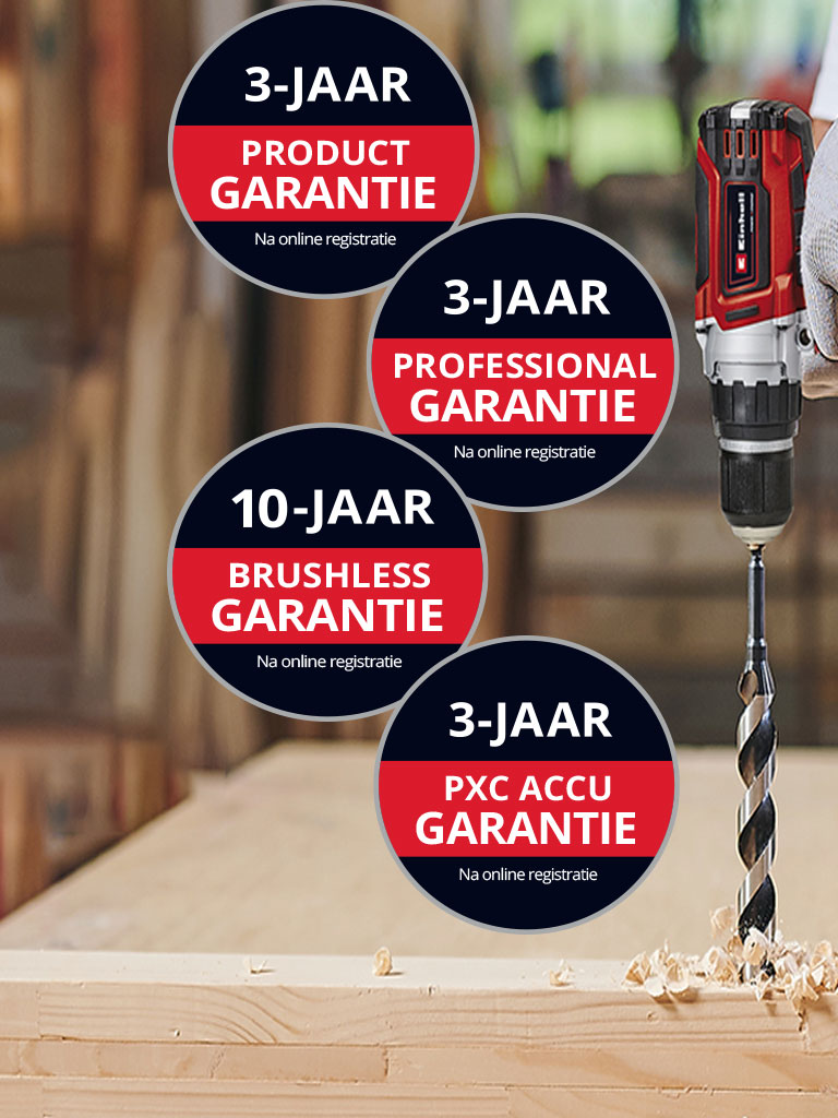 Hier zie je een man in een werkplaats met een Einhell boormachine in gebruik. Daarnaast zijn de pictogrammen voor de verschillende soorten garantie-uitbreidingen op de afbeelding geplaatst. De volgende garantie-uitbreidingen zijn mogelijk: ‘Productgarantie’, ‘Professional garantie’, ‘Brushless garantie’ en ‘PXC accu garantie’.